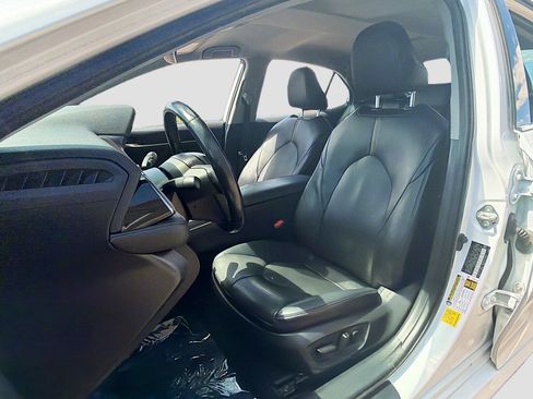Used 2020 Toyota Camry XLE w/ Carpet Mat Package image 13