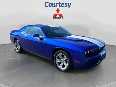 Used 2019 Dodge Challenger SXT RWD image 7