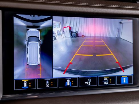 Used 2021 GMC Yukon XL Denali w/ Denali Ultimate Package image 11