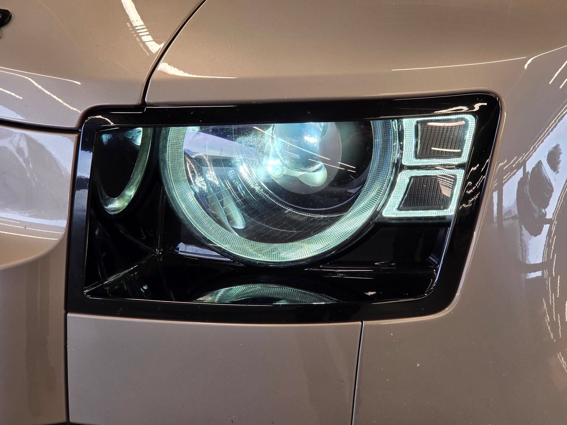 Used 2023 Land Rover Defender 110 X-Dynamic SE AWD/4WD image 27