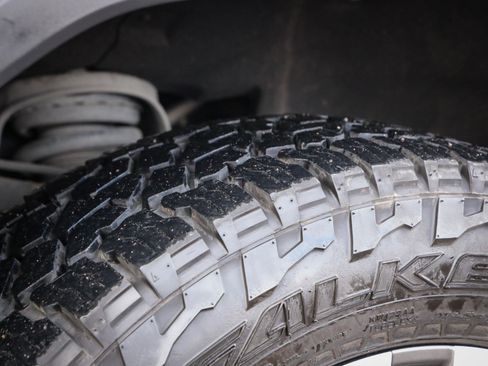 Used 2023 GMC Canyon Denali image 11