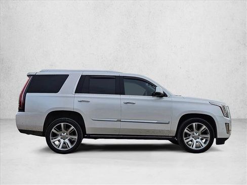 Used 2019 Cadillac Escalade Premium Luxury image 4