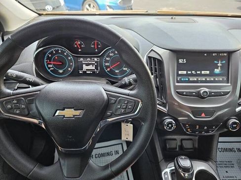Used 2017 Chevrolet Cruze LT image 14