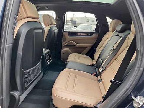 Used 2024 Porsche Cayenne image 12