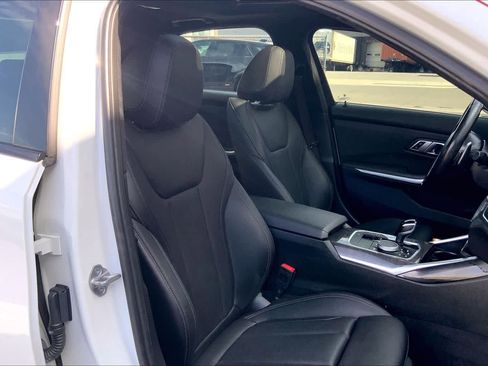 Used 2022 BMW 330i Sedan w/ M Sport Package RWD image 13