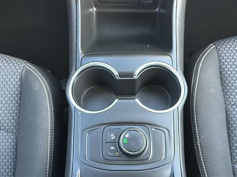 Used 2024 GMC Terrain SLE FWD image 27