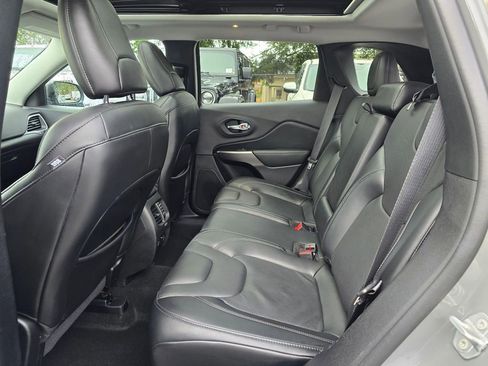 Used 2021 Jeep Cherokee Latitude Lux w/ Sun & Sound Group image 17