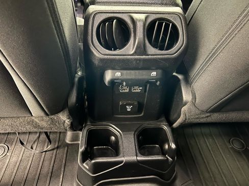 Used 2020 Jeep Gladiator Overland image 27