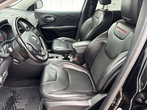 Used 2020 Jeep Cherokee Trailhawk w/ Cold Weather Group image 16