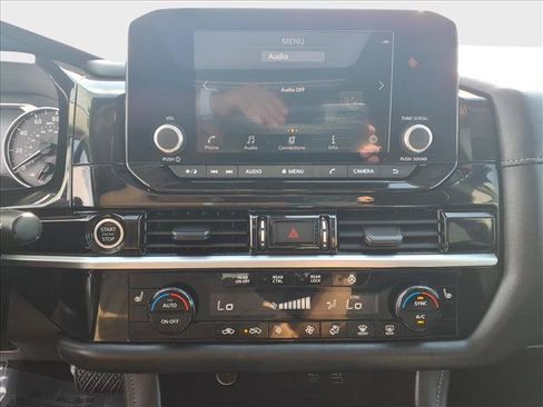 Used 2024 Nissan Pathfinder SV AWD/4WD image 27