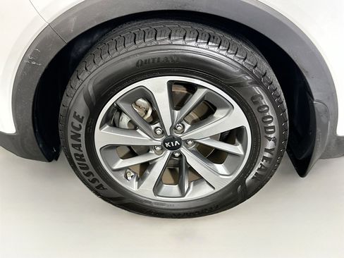 Used 2019 Kia Sorento EX image 11