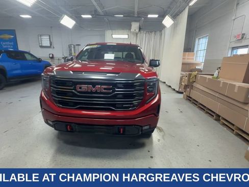 Used 2022 GMC Sierra 1500 AT4 w/ AT4 Preferred Package AWD/4WD image 9