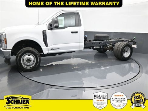Used 2024 Ford F350 XLT image 3