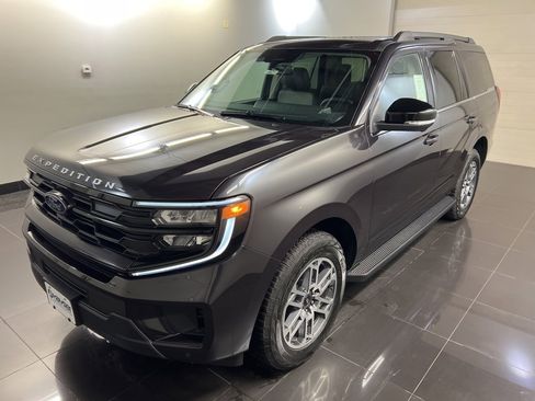 New 2025 Ford Expedition Active image 3