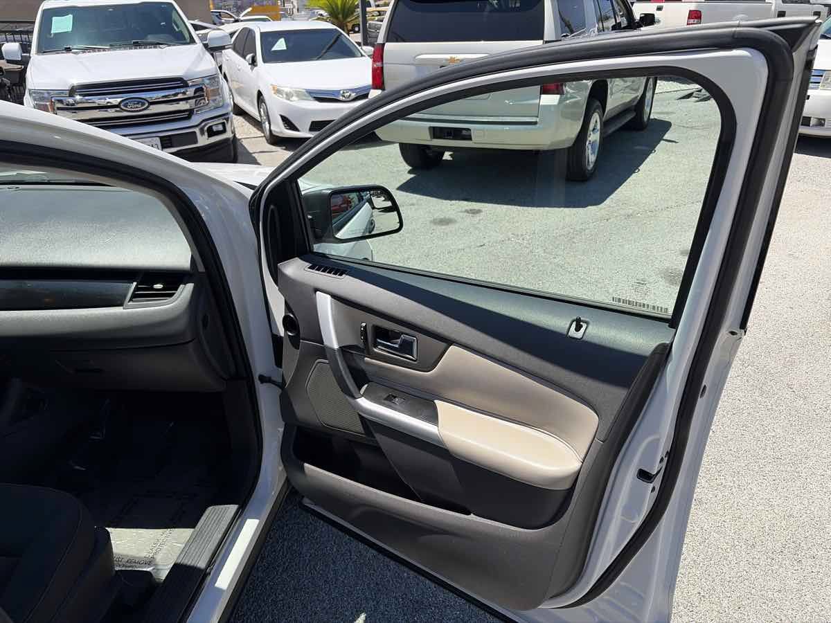 Used 2013 Ford Edge SE FWD image 27