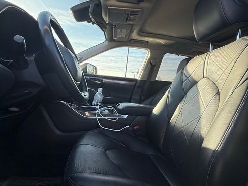 Used 2023 Toyota Highlander Platinum image 10