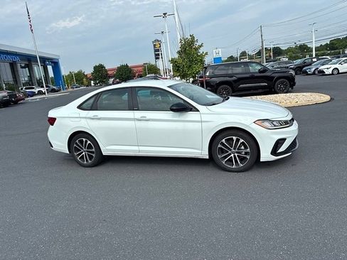 Used 2025 Volkswagen Jetta Sport FWD image 4