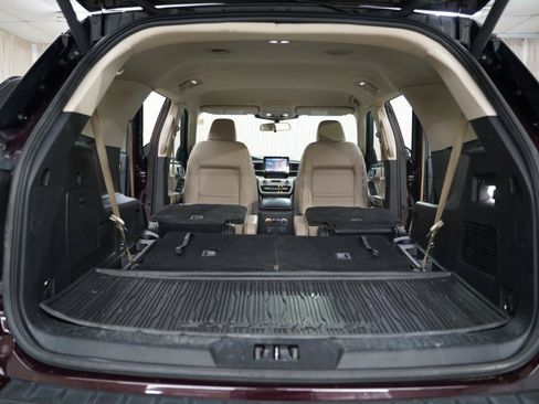 Used 2022 Ford Explorer XLT w/ Equipment Group 202A RWD image 41