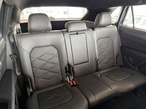 Used 2025 Volkswagen Atlas Cross Sport SE image 16