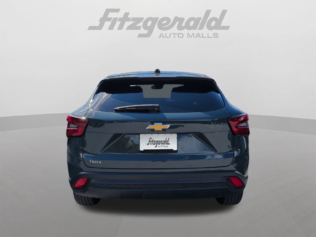 Used 2025 Chevrolet Trax LS w/ LS Convenience Package FWD image 5