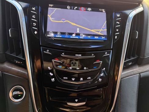 Used 2015 Cadillac Escalade Premium image 33