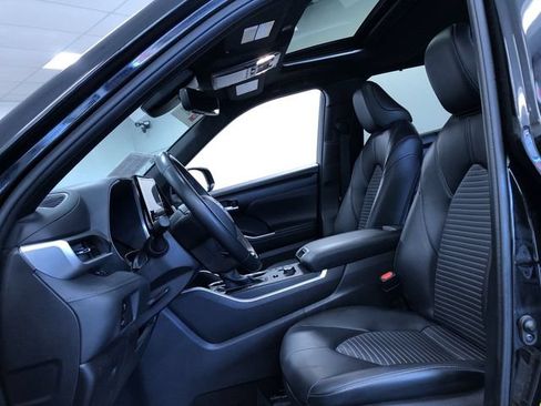 Certified 2025 Toyota Highlander XSE AWD/4WD image 18