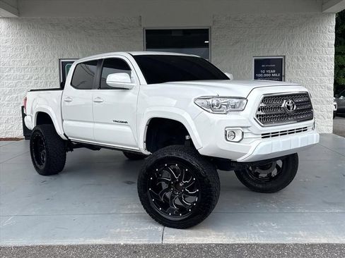 Used 2018 Toyota Tacoma SR5 RWD image 1