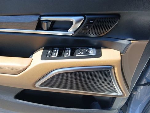Used 2022 Kia Telluride SX w/ Nightfall Edition Package image 18