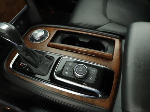 Used 2024 Nissan Armada SL w/ Captain's Chairs Package image 16