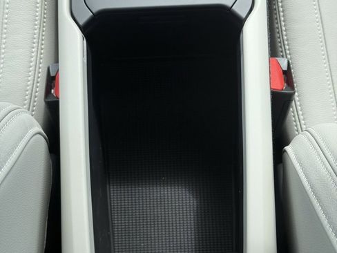 New 2025 Volvo XC40 B5 Ultra w/ Climate Package image 19