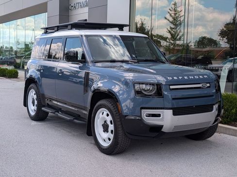Used 2025 Land Rover Defender 110 S AWD/4WD image 9