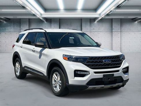 Used 2023 Ford Explorer XLT w/ Equipment Group 202A AWD/4WD image 2