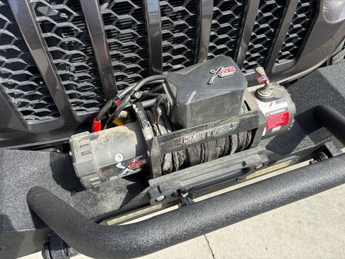 Used 2023 Jeep Gladiator Sport AWD/4WD image 19