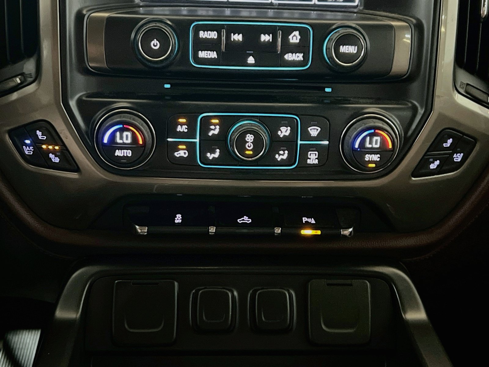 Used 2015 Chevrolet Silverado 2500 High Country AWD/4WD image 12