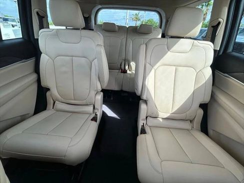 Certified 2022 Jeep Grand Cherokee L Limited RWD image 13
