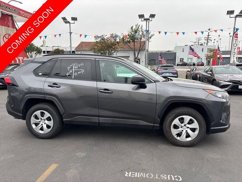 Used 2021 Toyota RAV4 LE FWD image 3