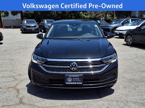 Certified 2024 Volkswagen Jetta SE w/ Panoramic Sunroof Package FWD image 2