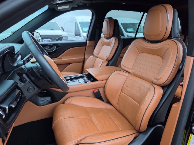 Used 2024 Lincoln Aviator Black Label w/ Jet Package AWD/4WD image 14