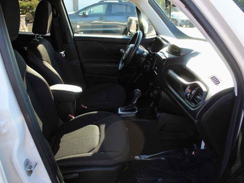 Used 2018 Jeep Renegade Altitude image 32