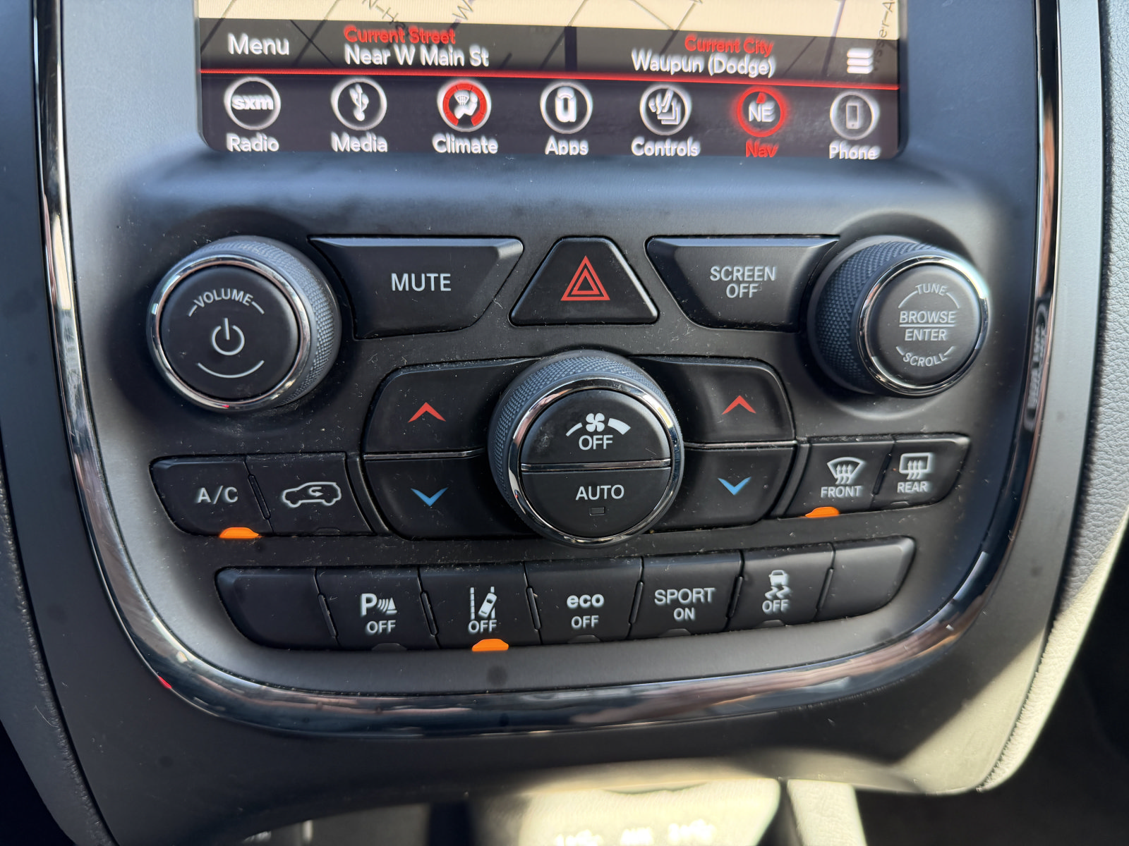Used 2019 Dodge Durango R/T w/ Technology Group AWD/4WD image 31