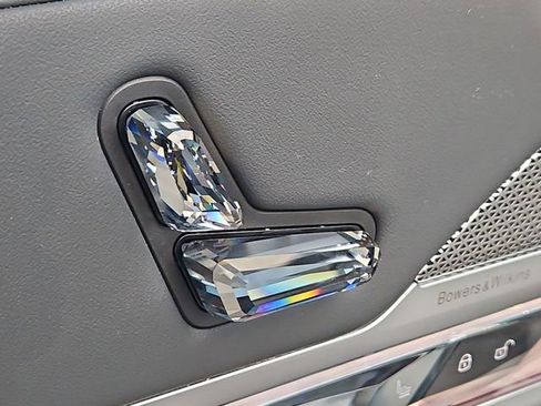 Used 2023 BMW 740i image 22