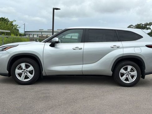 Used 2024 Toyota Highlander LE AWD/4WD image 10