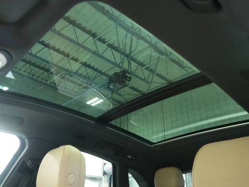 Certified 2026 Porsche Macan AWD/4WD image 37