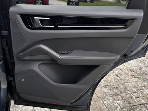 Used 2019 Porsche Cayenne image 41