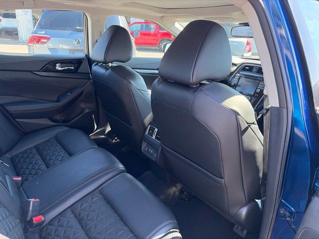 Used 2022 Nissan Maxima Platinum w/ Sport Mat Group FWD image 17