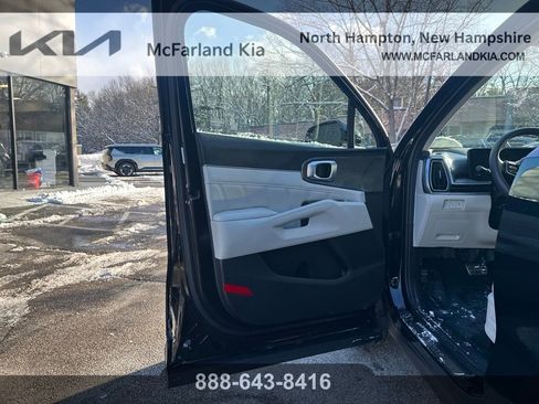 Used 2025 Kia Sorento SX image 12