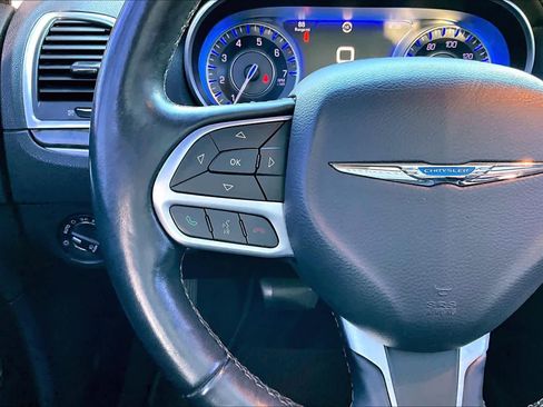 Used 2017 Chrysler 300 C image 22