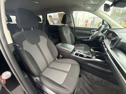 Used 2025 Kia Sorento LX image 24