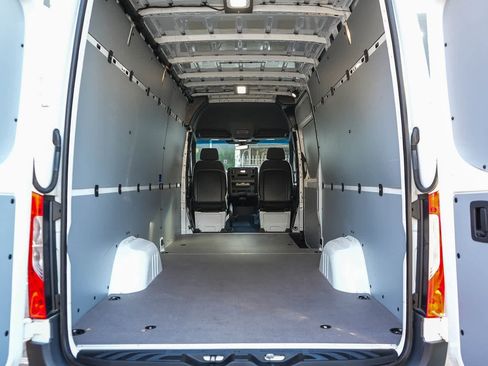 Used 2021 Mercedes-Benz Sprinter 2500 image 22