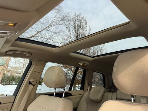 Used 2016 Mercedes-Benz GL 450 4MATIC w/ Premium I Package image 16